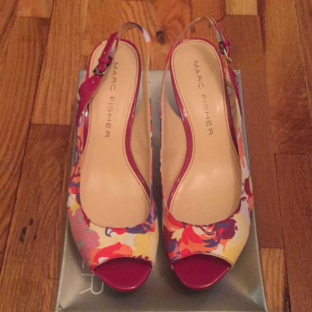 Marc Fisher floral wedges